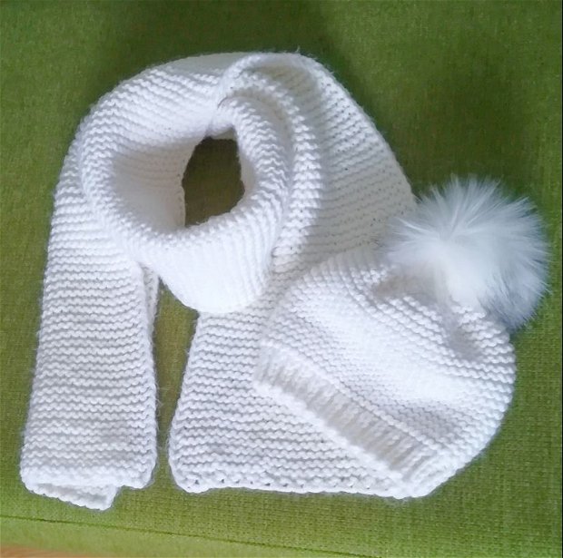 Set fular si caciula tricotat manual alb