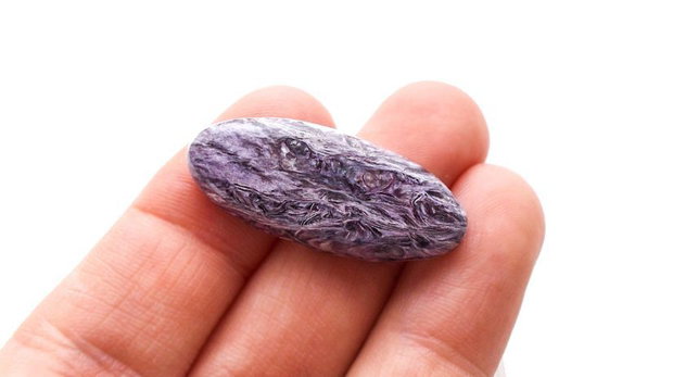 Cabochon charoit natural