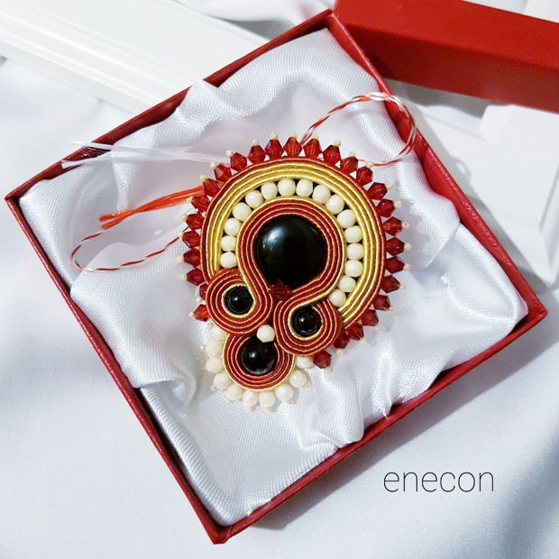 Brosa-martisor soutache bej-caramiziu cu onix