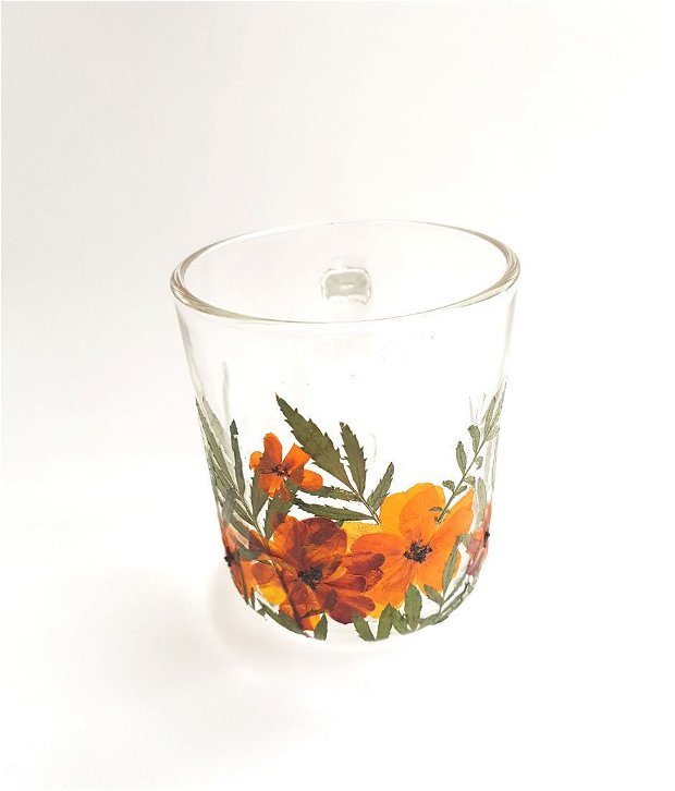 Cana/Ceasca de sticla decorata cu flori presate