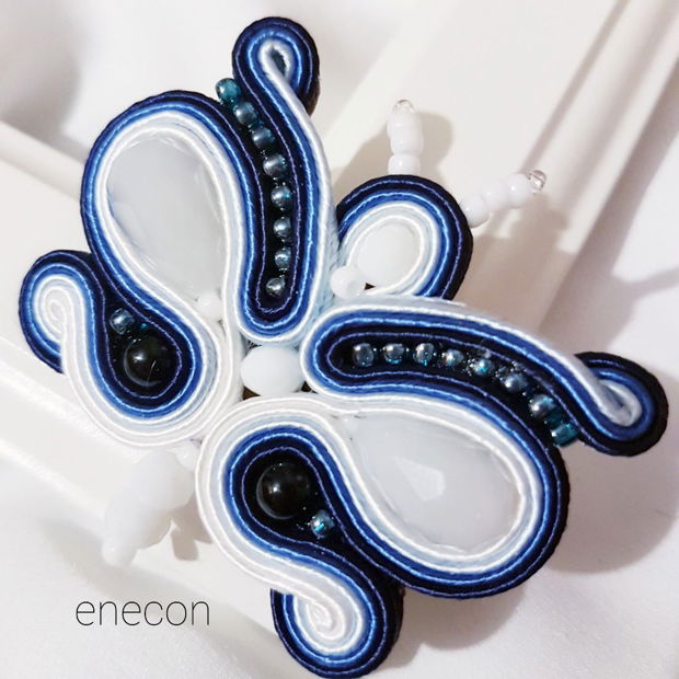 Brosa soutache fluture alb-bleumarin