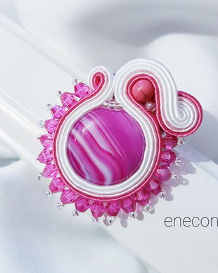 Brosa  soutache roz cu agat