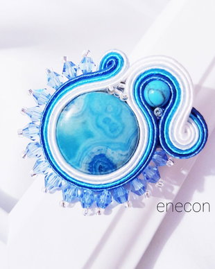 Brosa-martisoe soutache alb-bleu