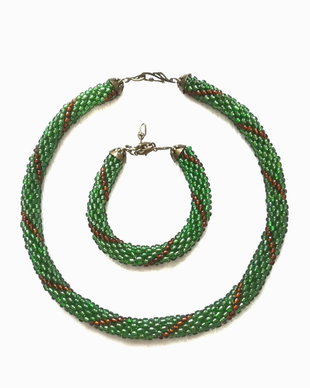 Colier si bratara crosetat din margele de nisip verde