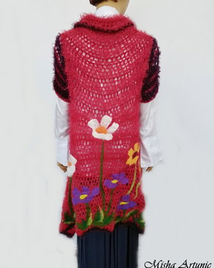 VANDUT - Cardigan crosetat, pufos, cu floricele impaslite