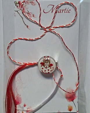 Brosa martisor cabochon sticla 14mm pisicuta buburuza