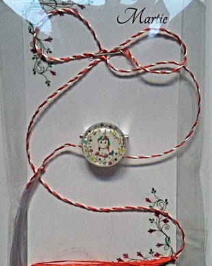 Brosa martisor cabochon sticla 14mm ponei