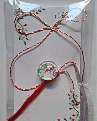 Brosa martisor cabochon sticla 14mm ponei