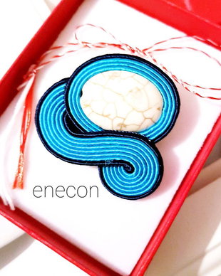 Martisor-brosa soutache turcoaz cu magnezit