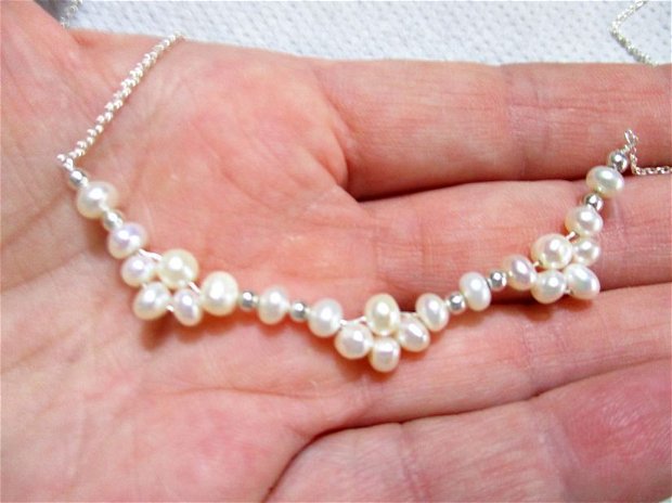 Colier argint si perle de cultura albe "Floricele"