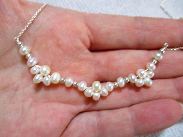 Colier argint si perle de cultura albe "Floricele"