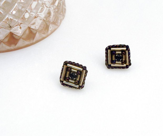 Cercei aurii cu cristale Swarovski, Cercei patrati