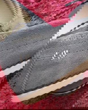 Pantofi piele întoarsă.