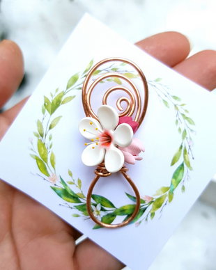 Brosa martisor cu floare de cires