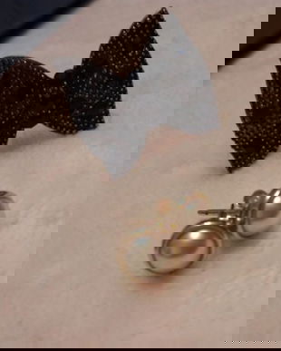 Cercei suflati cu aur 24k si perla de cultură.