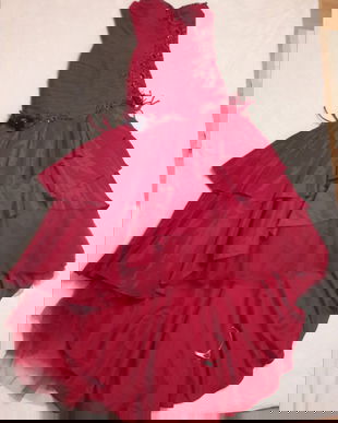 Rochie superba cu trena .