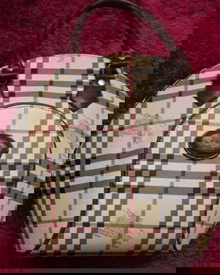 Geanta model Burberry.