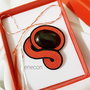 Brosa-martisor soutache negru si rosu