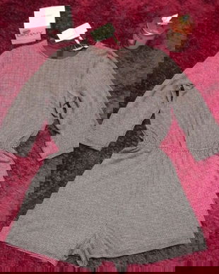 Salopetă model deosebit.