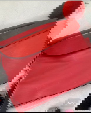 Geantă tip postas ciclam.