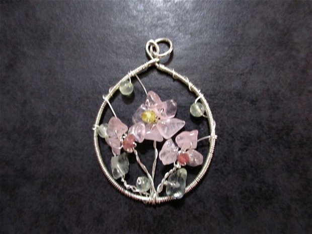 Pandantiv argint cu trei flori de cuart roz