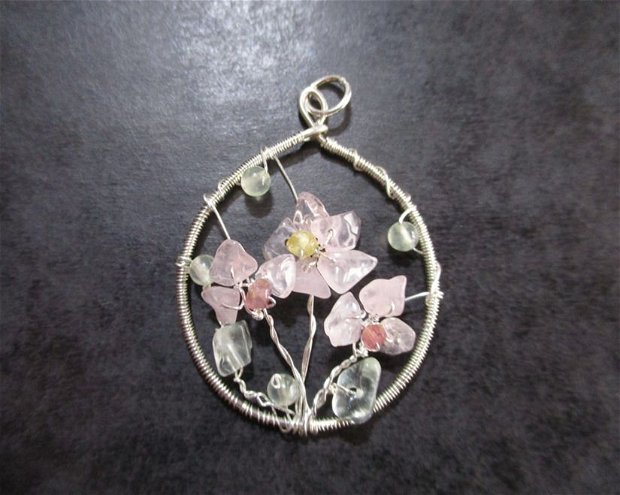 Pandantiv argint cu trei flori de cuart roz