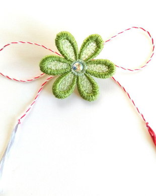 Martisor floare brodata