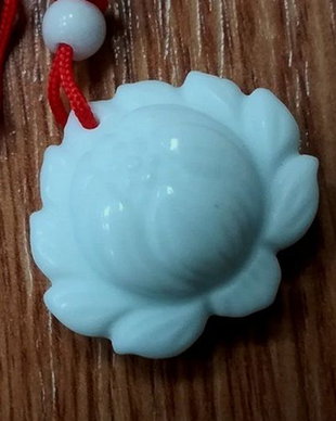 K0583 - Pandantiv, amuleta, jad alb, nufar lotus, 27x24x11mm