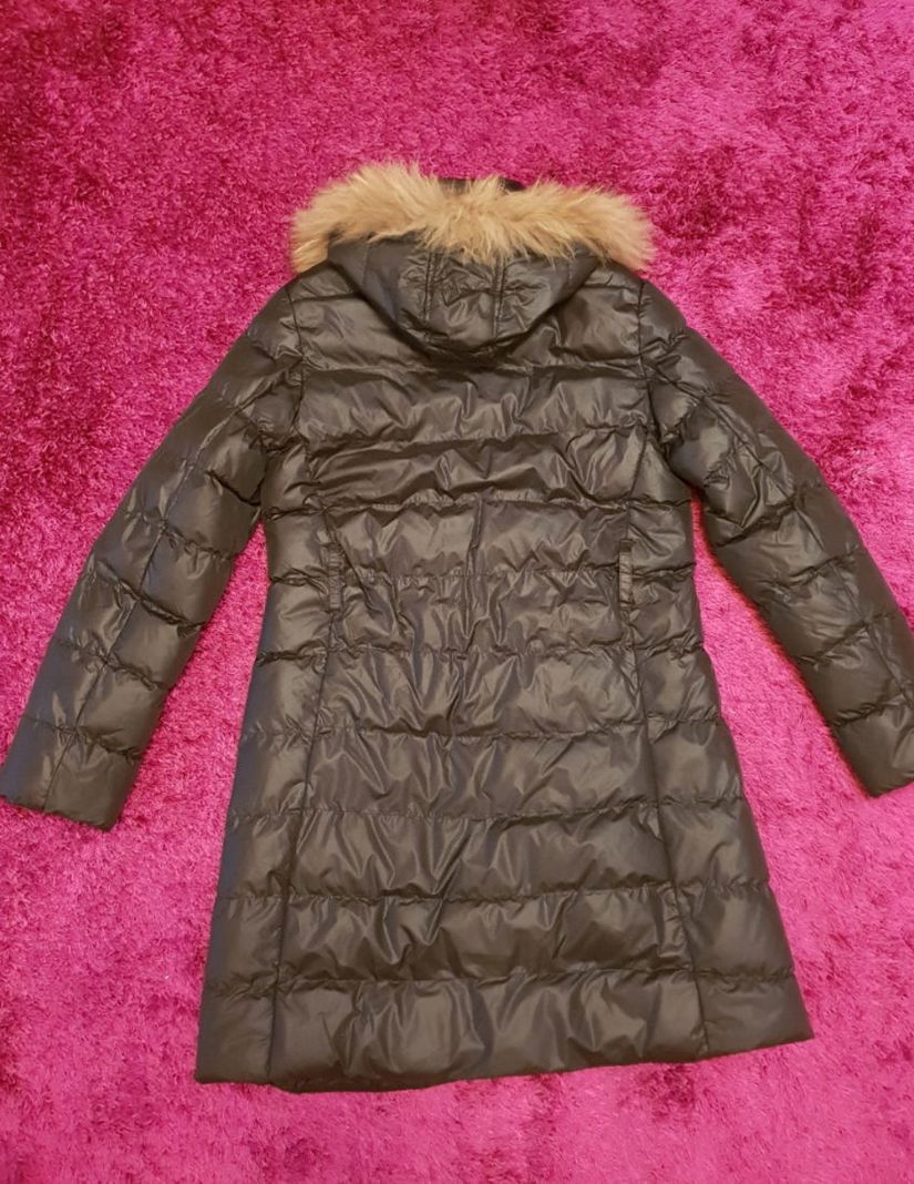 Geaca Moncler,guler blana naturală.