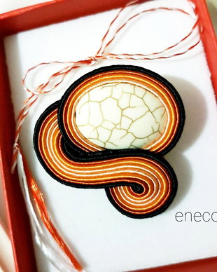 Martisor-brosa soutache cu magnezit