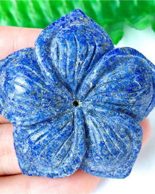 K0515 - Pandantiv, lapis lazuli,  floare sculptata, 51x51x7mm