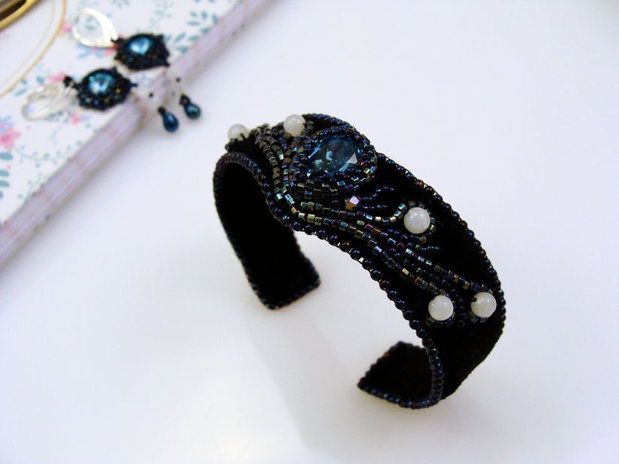 Set bratara fixa din piele si cercei cu cristale Swarovski