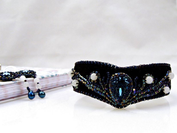 Set bratara fixa din piele si cercei cu cristale Swarovski
