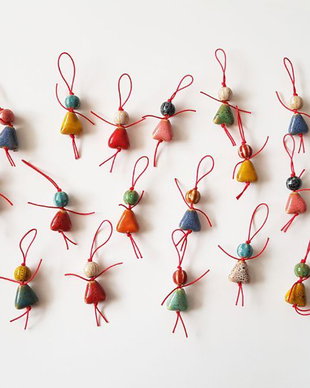 Martisor balerina, martisor margele, martisor femeie, martisor dansatoare, martisor fetita, breloc martisor
