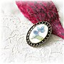 Brosa martisor vintage cu floare albastra