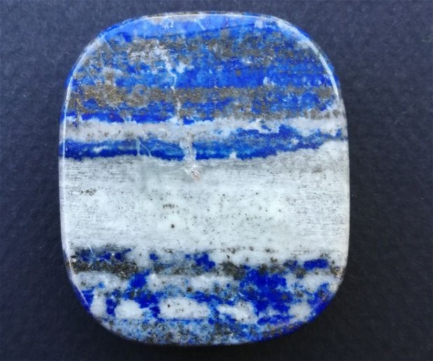 K0232 - Lapis lazuli, albastru, dreptunghi, gravat, floarea vietii, fara orificiu de prindere (tip cabochon), 46x40x10mm