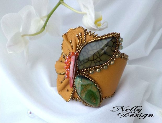 "Butterfly on Flower"- Bratara bead-embroidery agate si piele naturala
