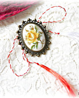 Brosa martisor vintage cu trandafir galben