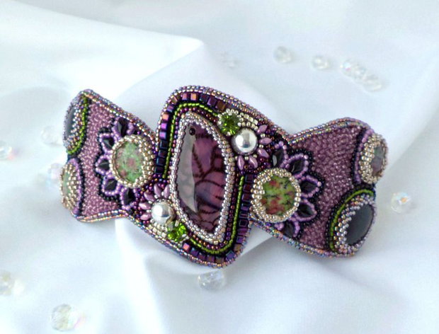 "Deep Purple" - Bratara bead-embroidery