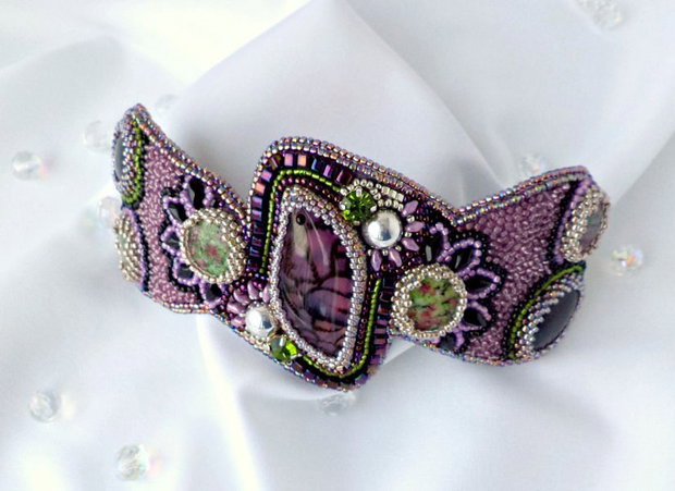 "Deep Purple" - Bratara bead-embroidery