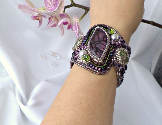 "Deep Purple" - Bratara bead-embroidery