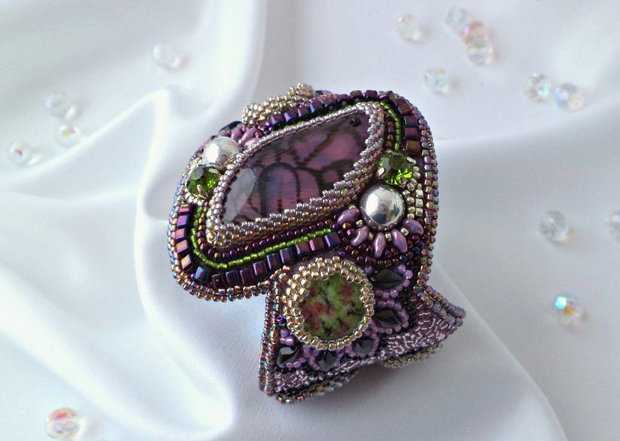 "Deep Purple" - Bratara bead-embroidery