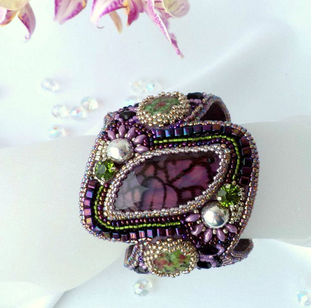 "Deep Purple" - Bratara bead-embroidery