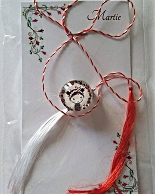 Brosa martisor cabochon sticla 14mm fetita