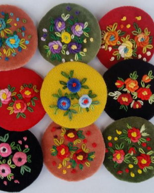 Brose cu rol de martisor.Brodate manual