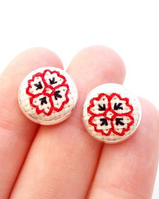 Cercei cu surub si broderie manuala cod CS3416
