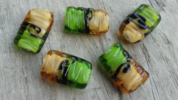 Lampwork crem cu verde 25x15 mm