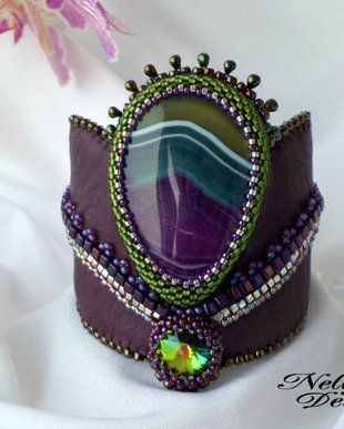 Bratara bead-embroidery cu agat, cristal Swarovski si piele naturala