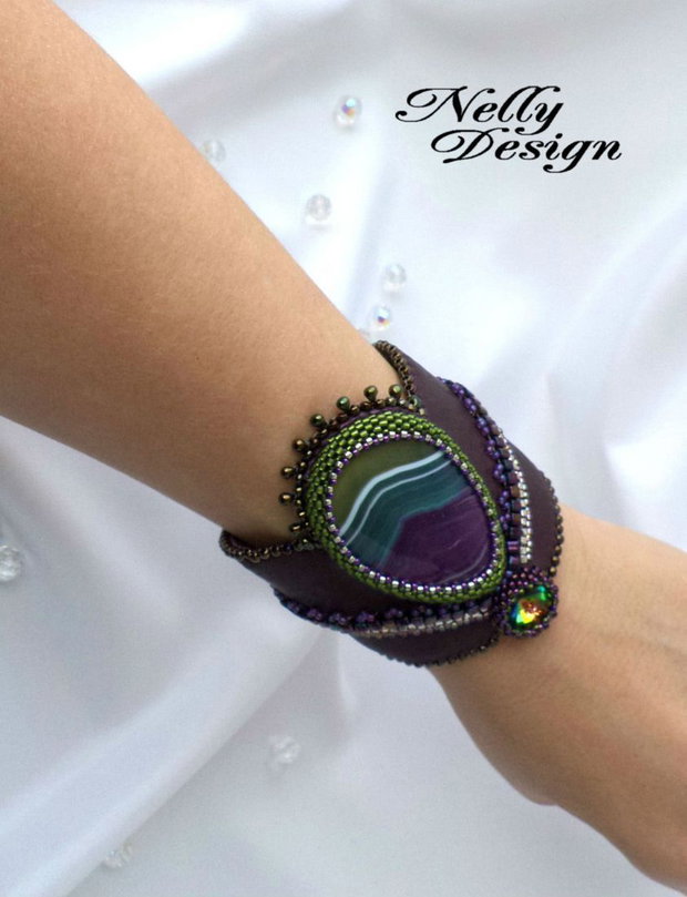 Bratara bead-embroidery cu agat, cristal Swarovski si piele naturala