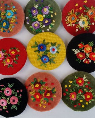 Brose cu rol de martisor.Brodate manual